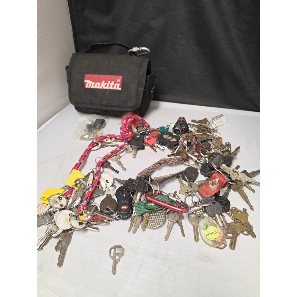 Mixed Vintage Lot of Car Keys - Toyota, Chrysler, Etc.. Key Tags, Crafts/Parts